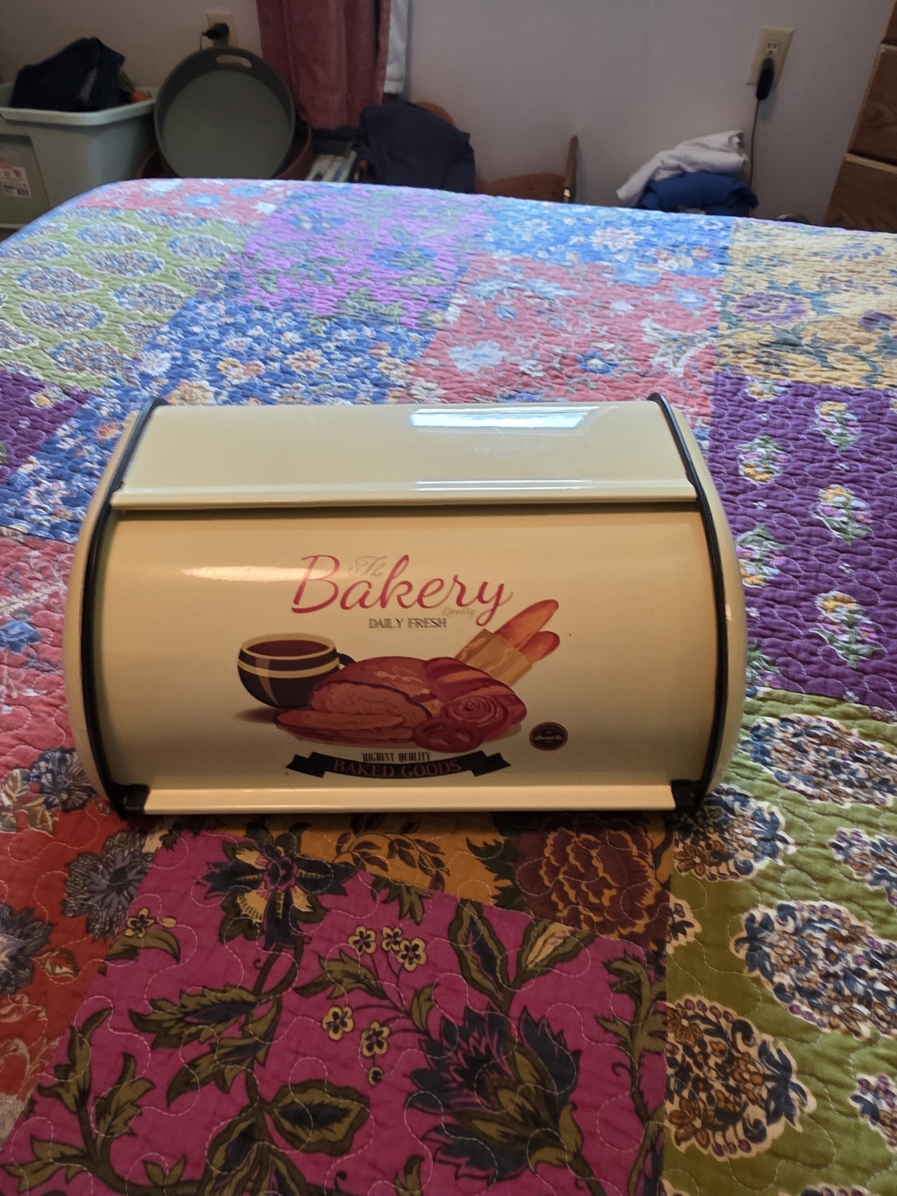 Retro Cream Bakery-Style Bread Box with Vintage Print